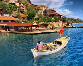 Den obebodda ön Kekova är en gammal sjunken stad i Turkiet.