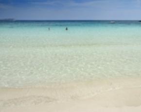 Pregled ciparskih odmarališta s najboljim pješčanim plažama