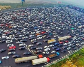 Bred väg i Kina.  Det himmelska imperiets sätt.  Hur vägar byggs i Kina.  Den största trafikstockningen i världen