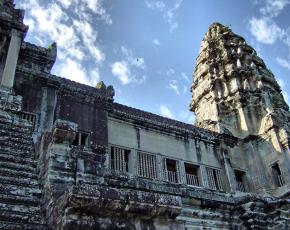 Angkor - ett enormt tempelkomplex i Kambodja Övergivna staden Angkor